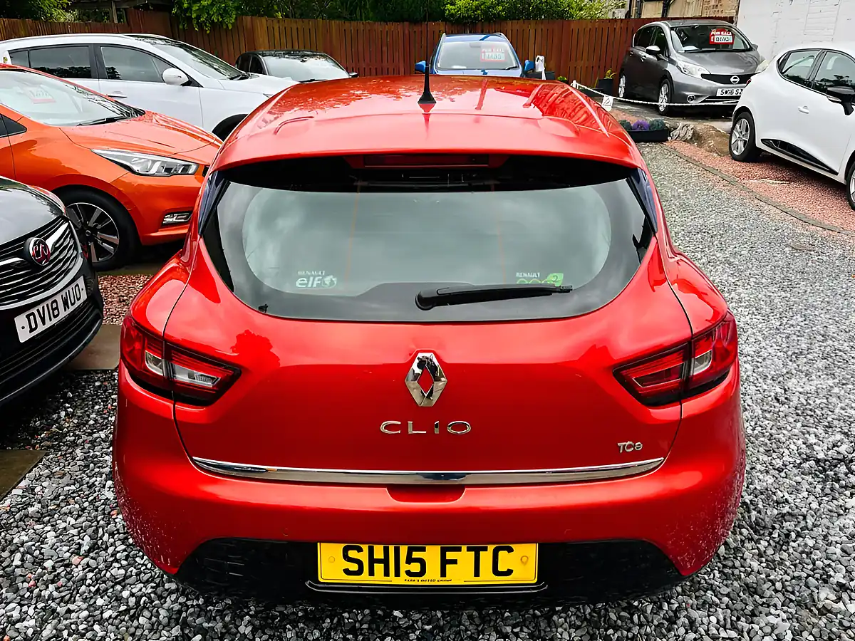 Used 2015 Renault Clio Dynamique S Medianav Red - Interior and Exterior details 4