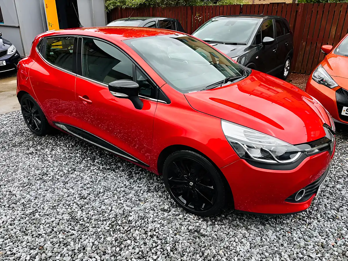Used 2015 Renault Clio Dynamique S Medianav Red - Interior and Exterior details 5