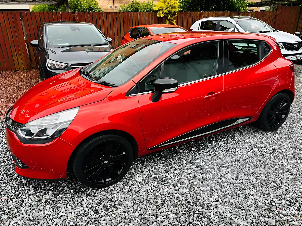 Used 2015 Renault Clio Dynamique S Medianav Red - Interior and Exterior details 6