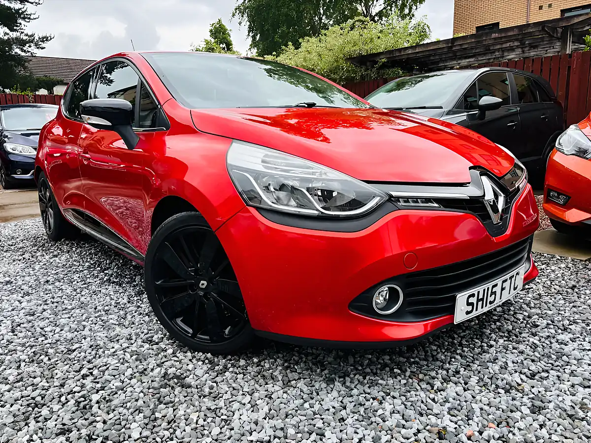 Used 2015 Renault Clio Dynamique S Medianav Red - Interior and Exterior details 7