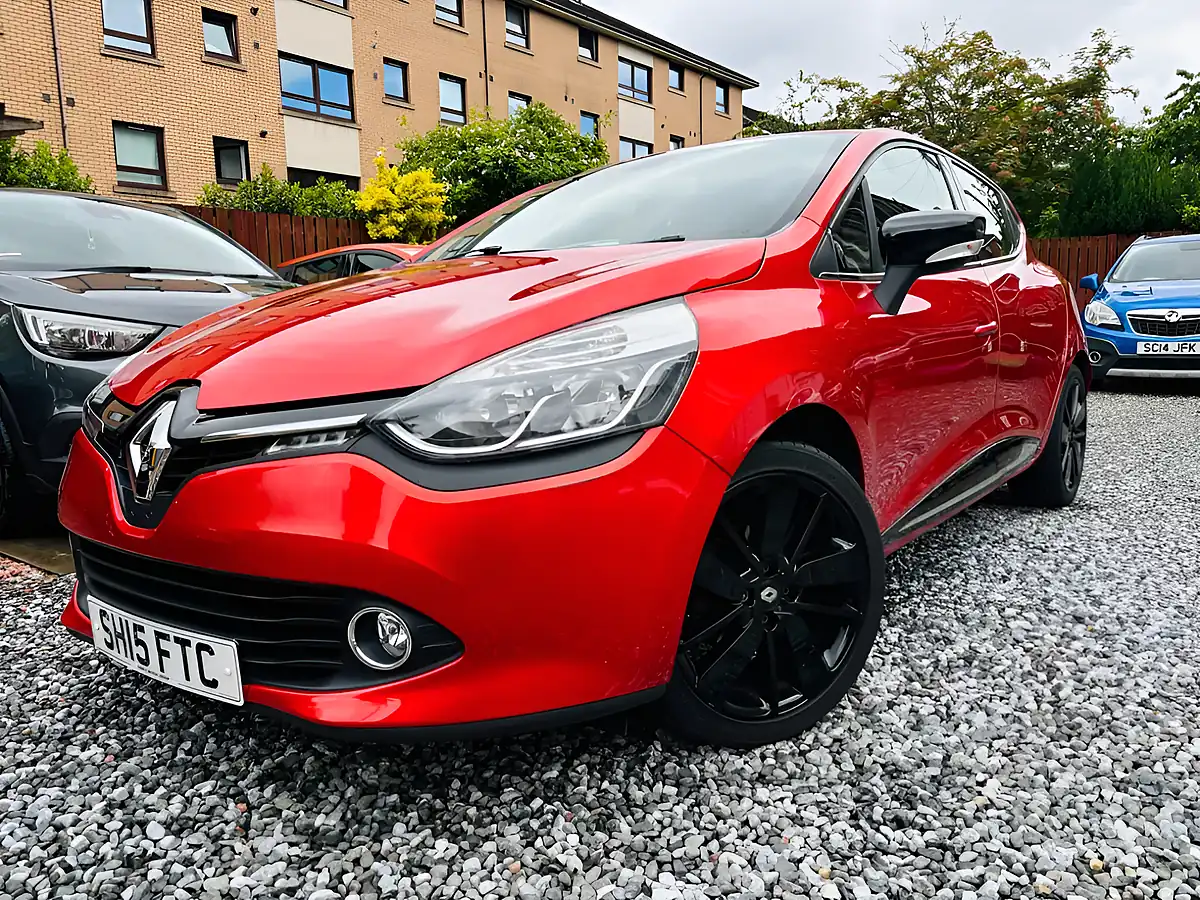 Used 2015 Renault Clio Dynamique S Medianav Red - Interior and Exterior details 8