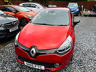 Used 2015 Renault Clio Dynamique S Medianav Red - Interior and Exterior details 9