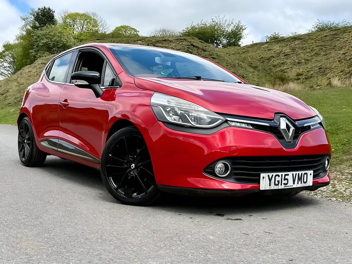 Used 2015 Renault Clio Dynamique S Medianav Red - Front View