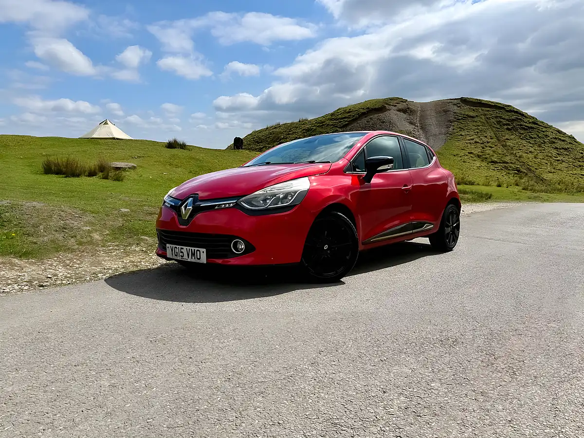 Used 2015 Renault Clio Dynamique S Medianav Red - Interior and Exterior details 12