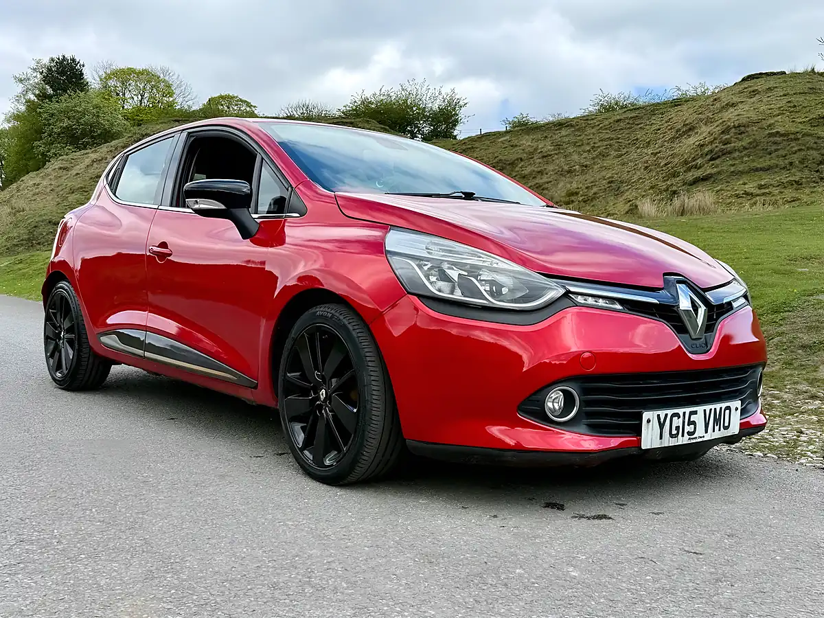 Used 2015 Renault Clio Dynamique S Medianav Red - Interior and Exterior details 13
