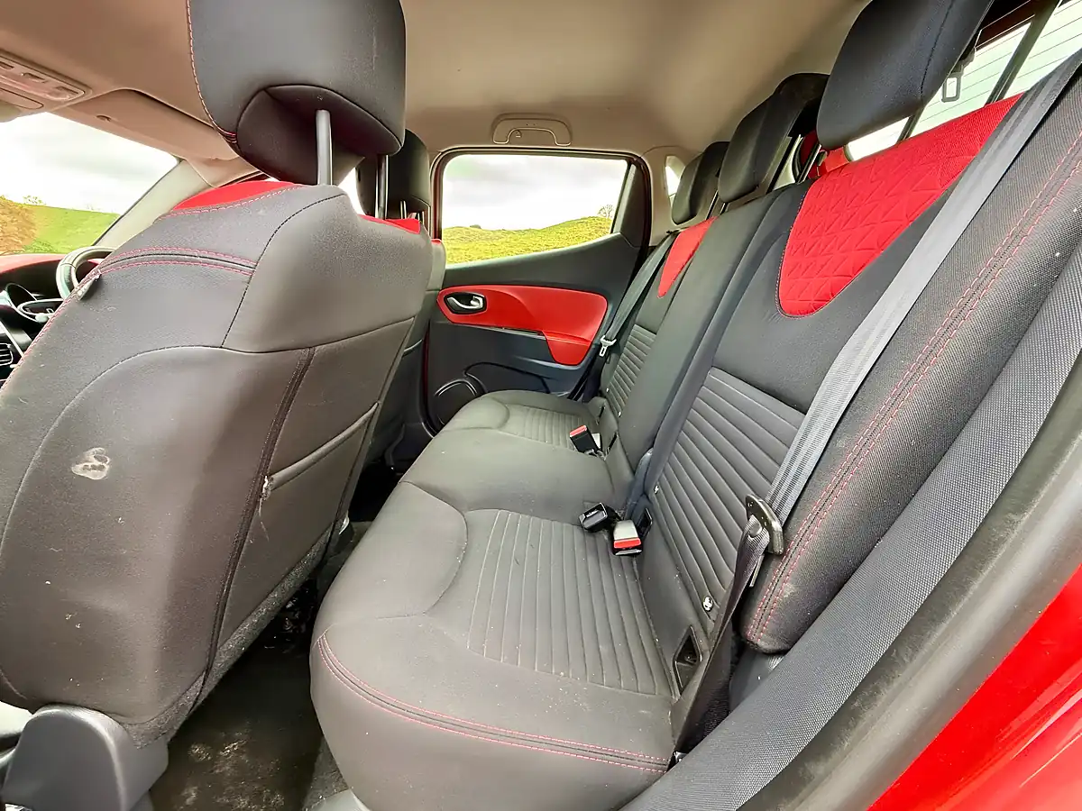 Used 2015 Renault Clio Dynamique S Medianav Red - Interior and Exterior details 17