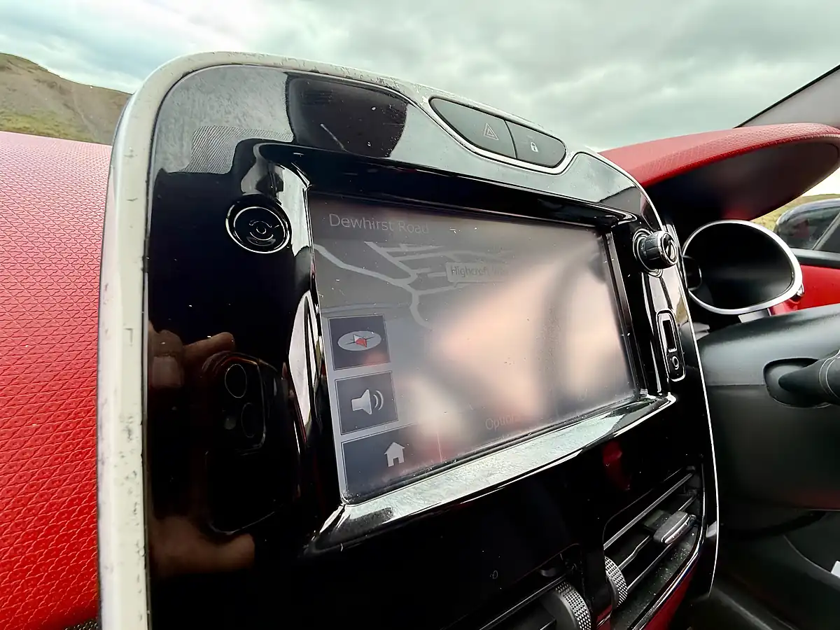 Used 2015 Renault Clio Dynamique S Medianav Red - Interior and Exterior details 18