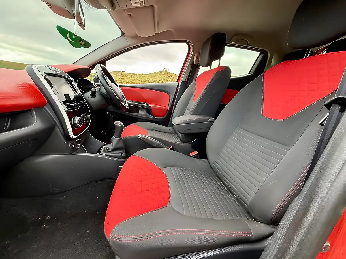 Used 2015 Renault Clio Dynamique S Medianav Red - Interior and Exterior details 19