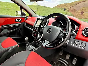 Used 2015 Renault Clio Dynamique S Medianav Red - Interior and Exterior details 2