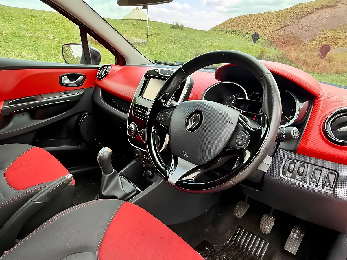 Used 2015 Renault Clio Dynamique S Medianav Red - Interior and Exterior details 2