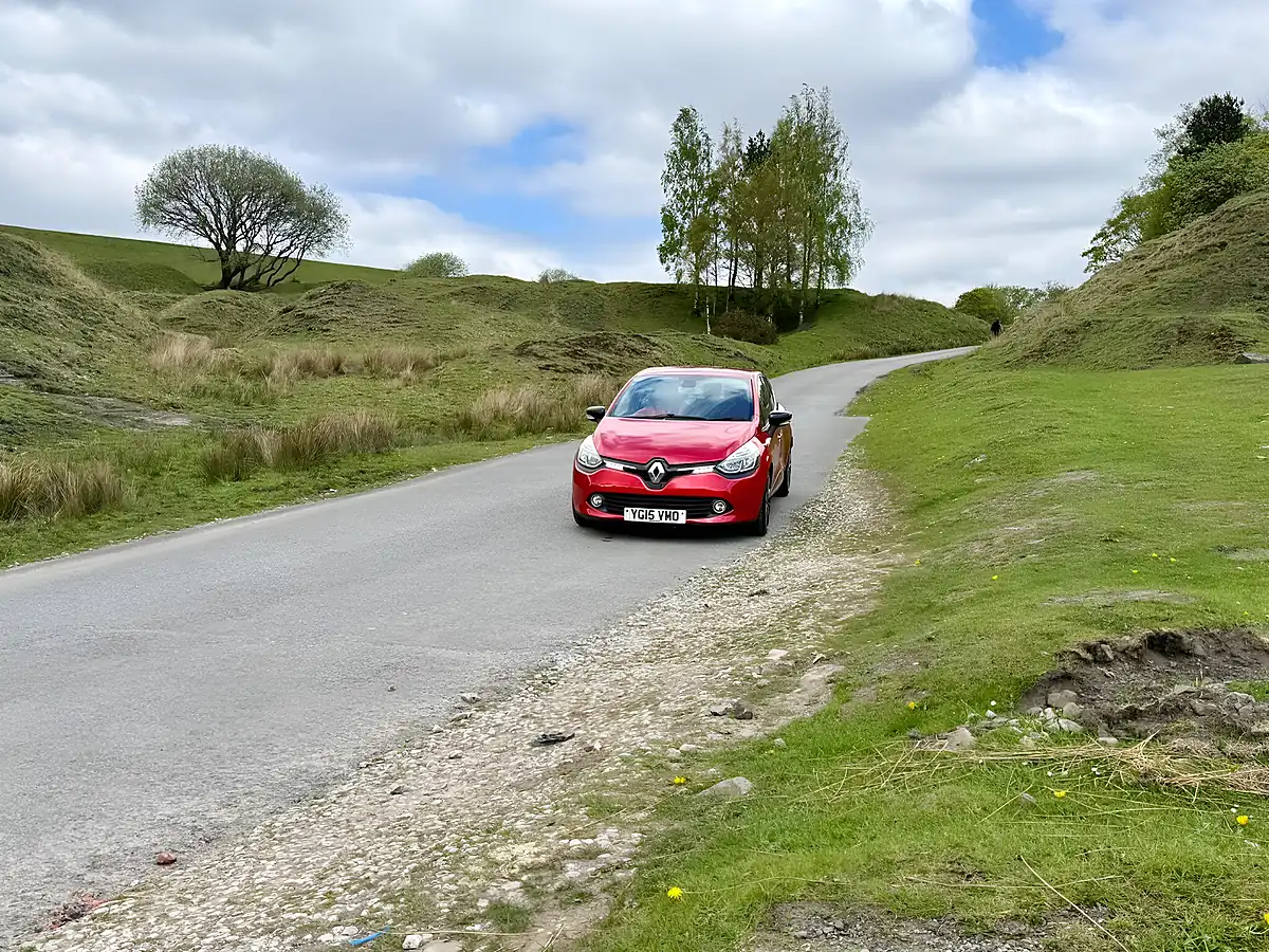 Used 2015 Renault Clio Dynamique S Medianav Red - Interior and Exterior details 3