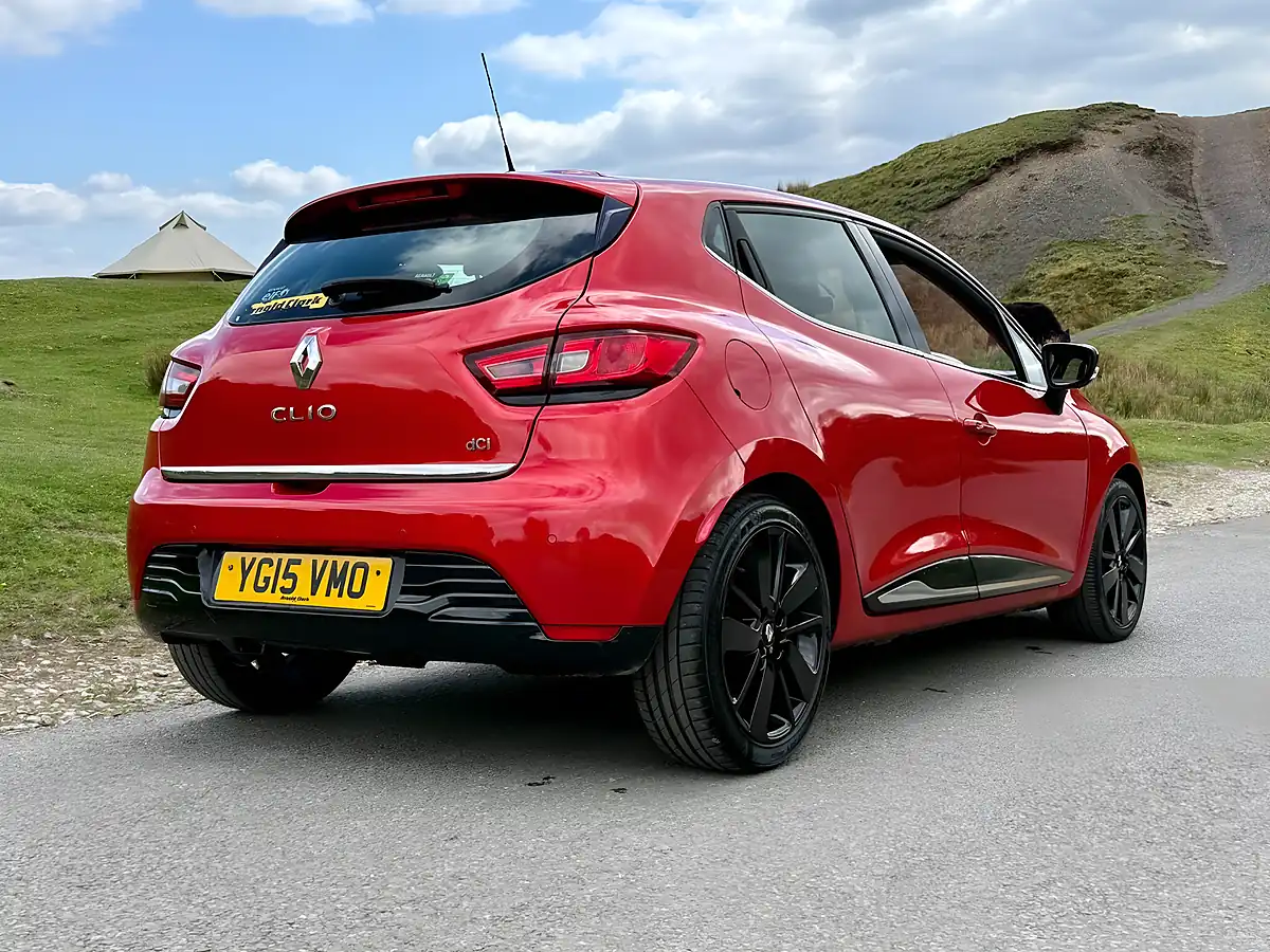 Used 2015 Renault Clio Dynamique S Medianav Red - Interior and Exterior details 5