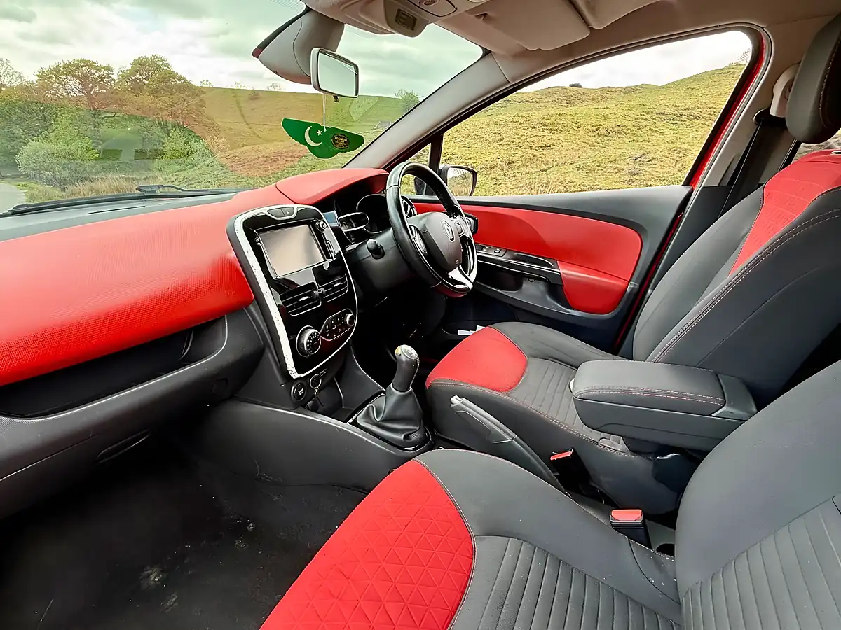 Used 2015 Renault Clio Dynamique S Medianav Red - Interior and Exterior details 6