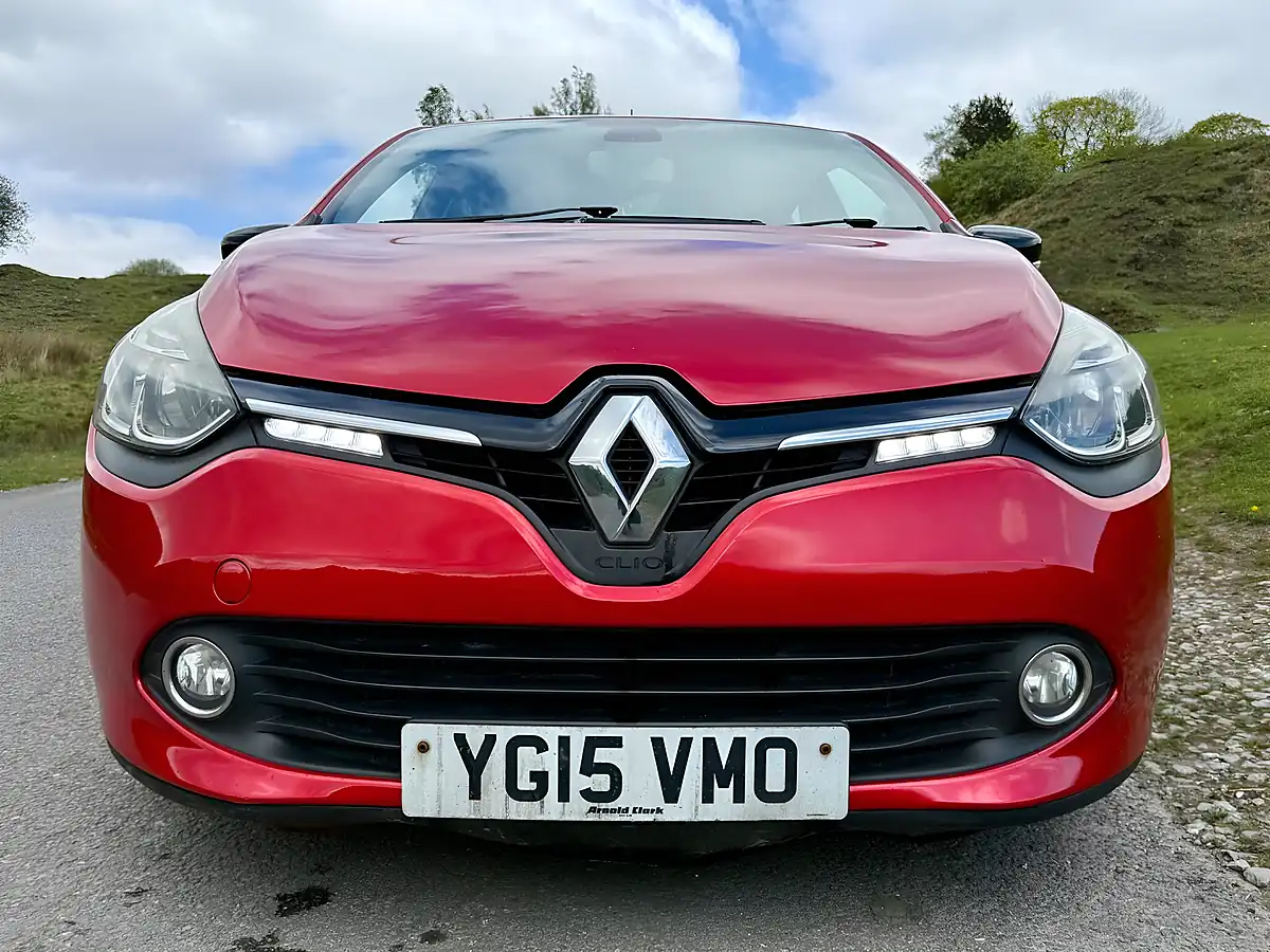 Used 2015 Renault Clio Dynamique S Medianav Red - Interior and Exterior details 8