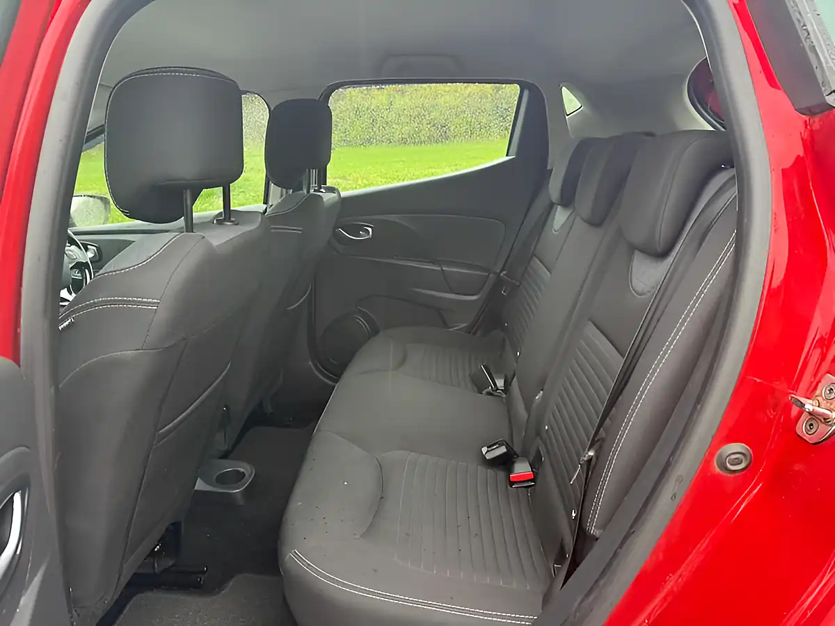 Used 2015 Renault Clio Dynamique S Medianav Red - Interior and Exterior details 10