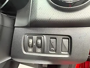 Used 2015 Renault Clio Dynamique S Medianav Red - Interior and Exterior details 16