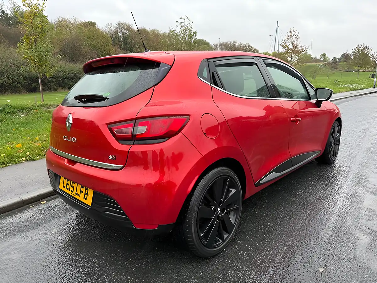 Used 2015 Renault Clio Dynamique S Medianav Red - Interior and Exterior details 2