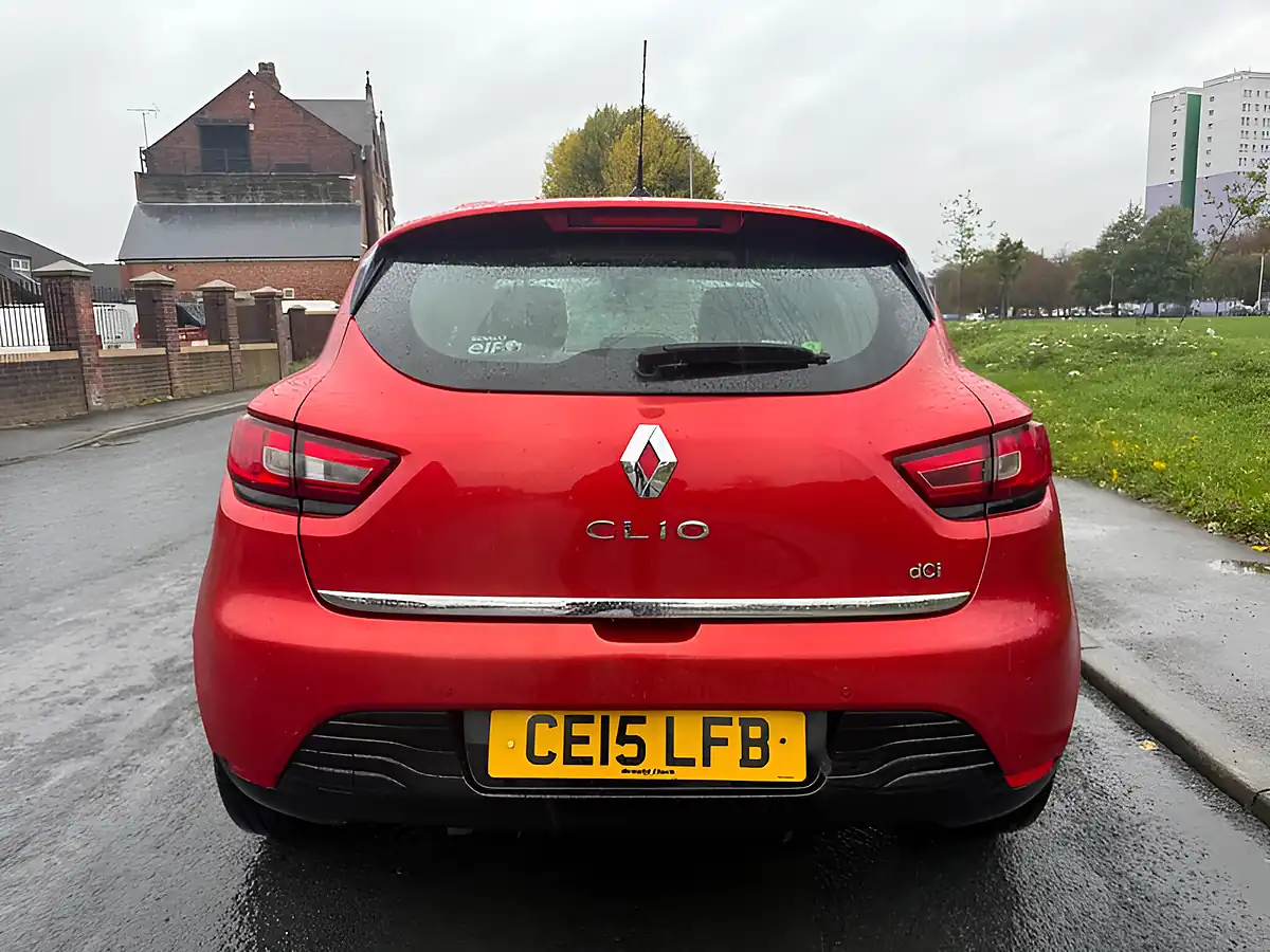 Used 2015 Renault Clio Dynamique S Medianav Red - Interior and Exterior details 3