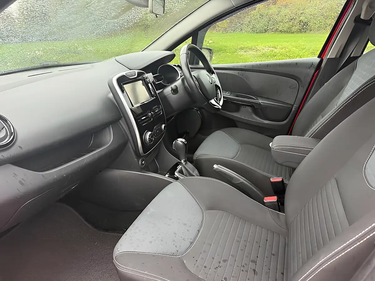 Used 2015 Renault Clio Dynamique S Medianav Red - Interior and Exterior details 9