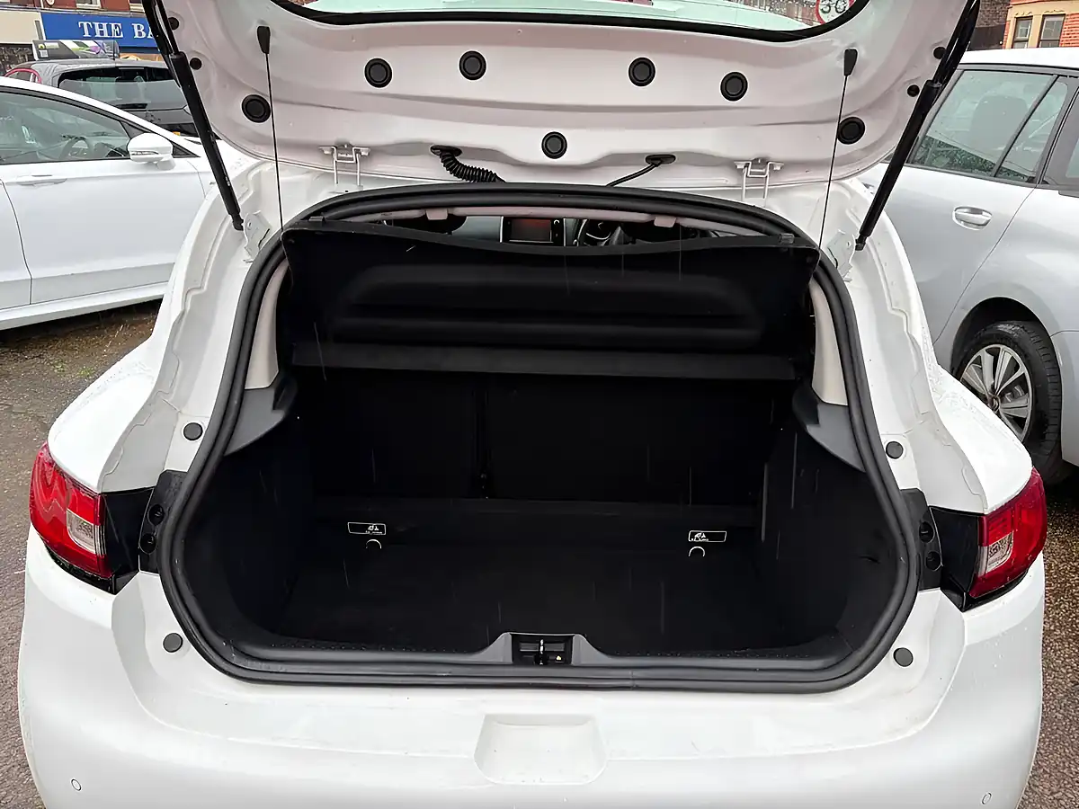 Used 2015 Renault Clio Dynamique S Medianav White - Interior and Exterior details 10