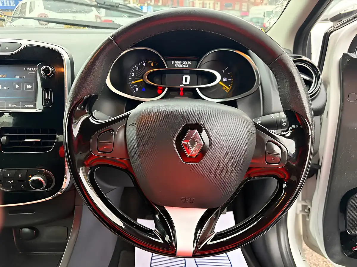 Used 2015 Renault Clio Dynamique S Medianav White - Interior and Exterior details 12