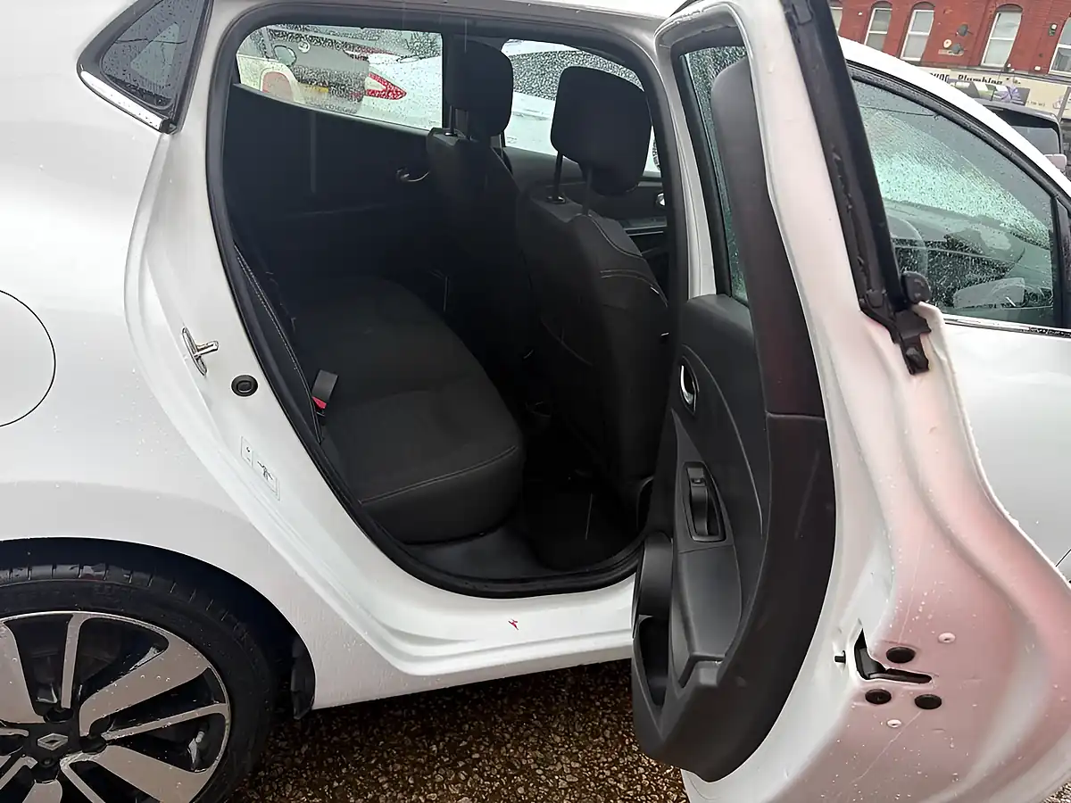 Used 2015 Renault Clio Dynamique S Medianav White - Interior and Exterior details 17
