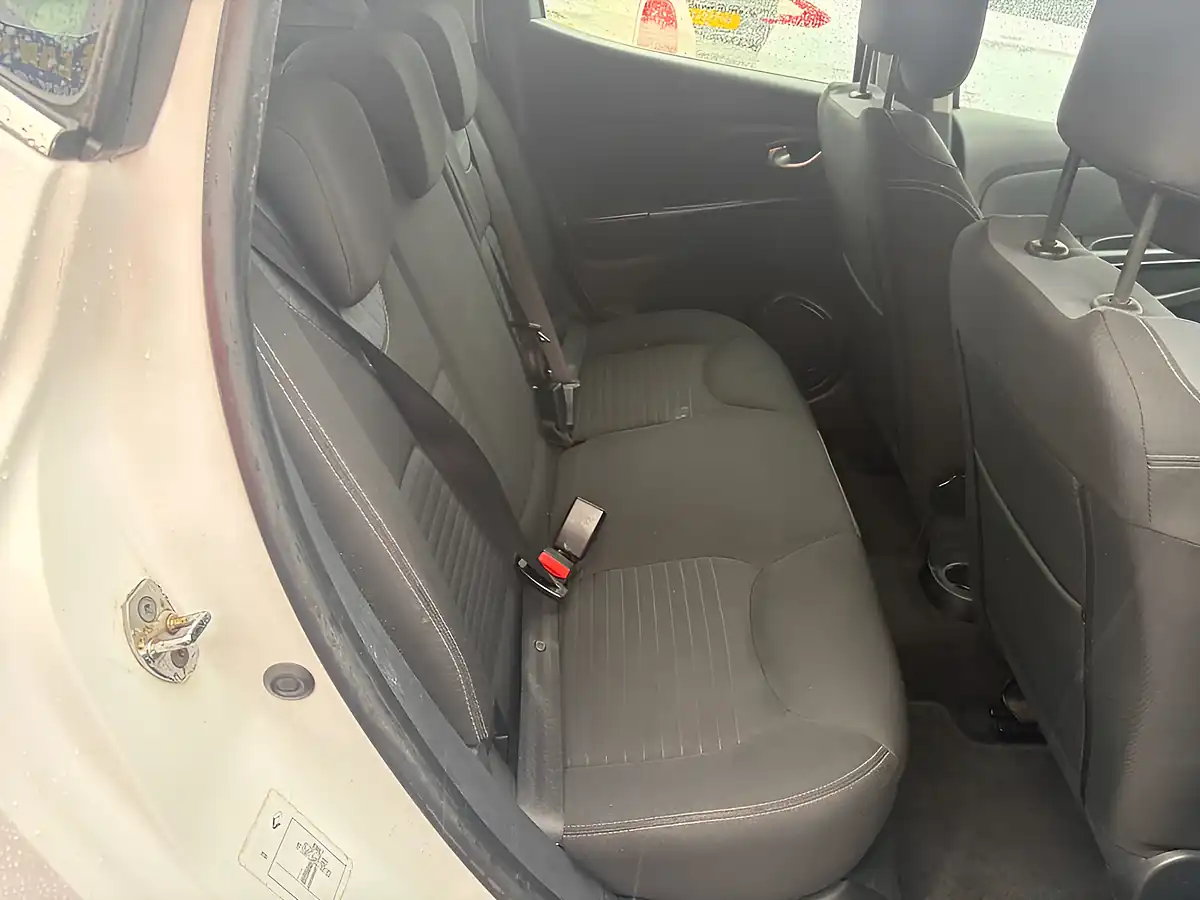 Used 2015 Renault Clio Dynamique S Medianav White - Interior and Exterior details 18