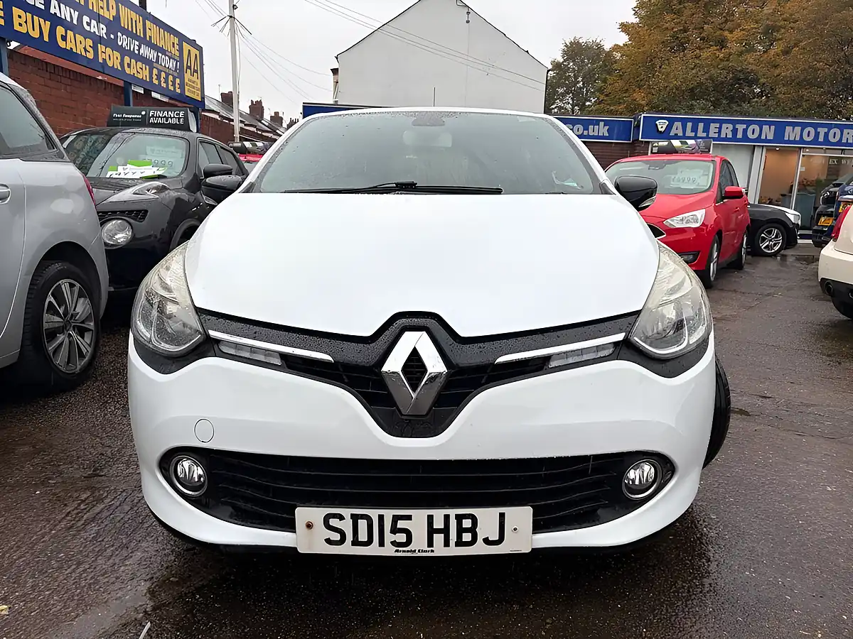 Used 2015 Renault Clio Dynamique S Medianav White - Interior and Exterior details 2