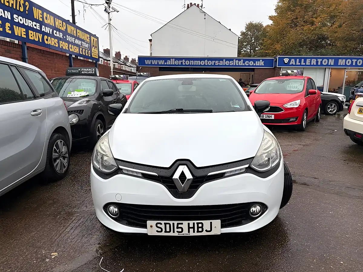 Used 2015 Renault Clio Dynamique S Medianav White - Interior and Exterior details 3