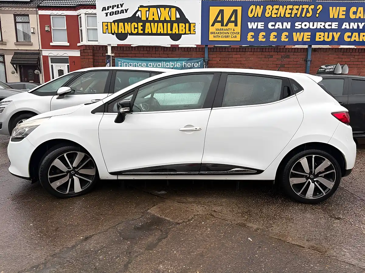 Used 2015 Renault Clio Dynamique S Medianav White - Interior and Exterior details 5