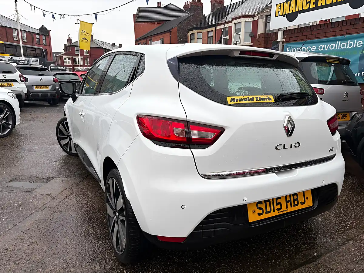 Used 2015 Renault Clio Dynamique S Medianav White - Interior and Exterior details 6