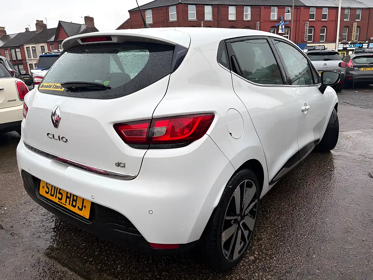 Used 2015 Renault Clio Dynamique S Medianav White - Interior and Exterior details 8