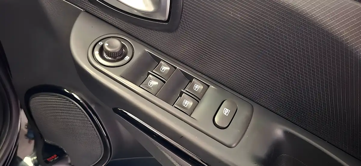 Used 2015 Renault Clio Dynamique S Nav Black - Interior and Exterior details 11