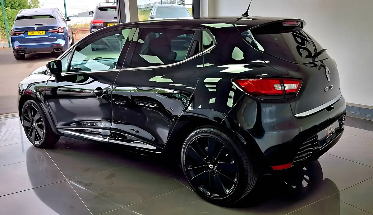 Used 2015 Renault Clio Dynamique S Nav Black - Interior and Exterior details 3