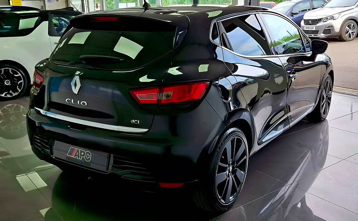 Used 2015 Renault Clio Dynamique S Nav Black - Interior and Exterior details 5