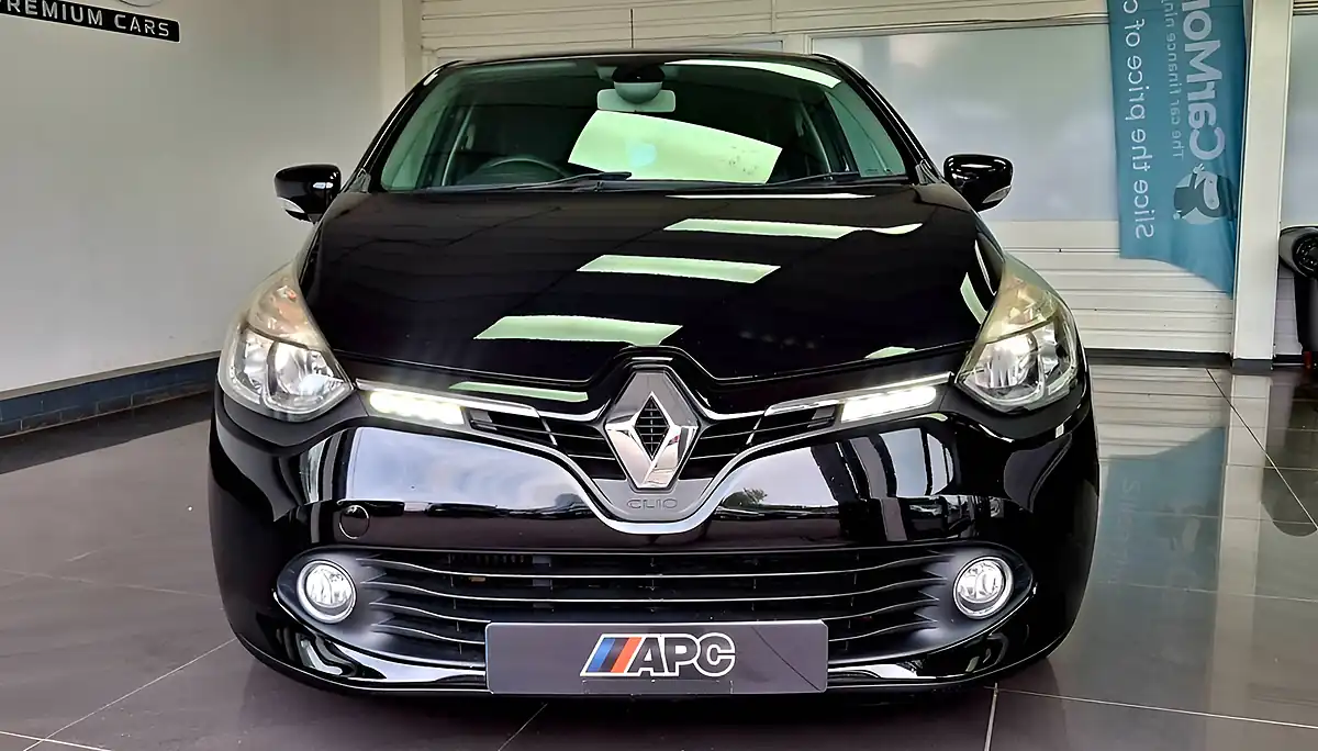 Used 2015 Renault Clio Dynamique S Nav Black - Interior and Exterior details 8