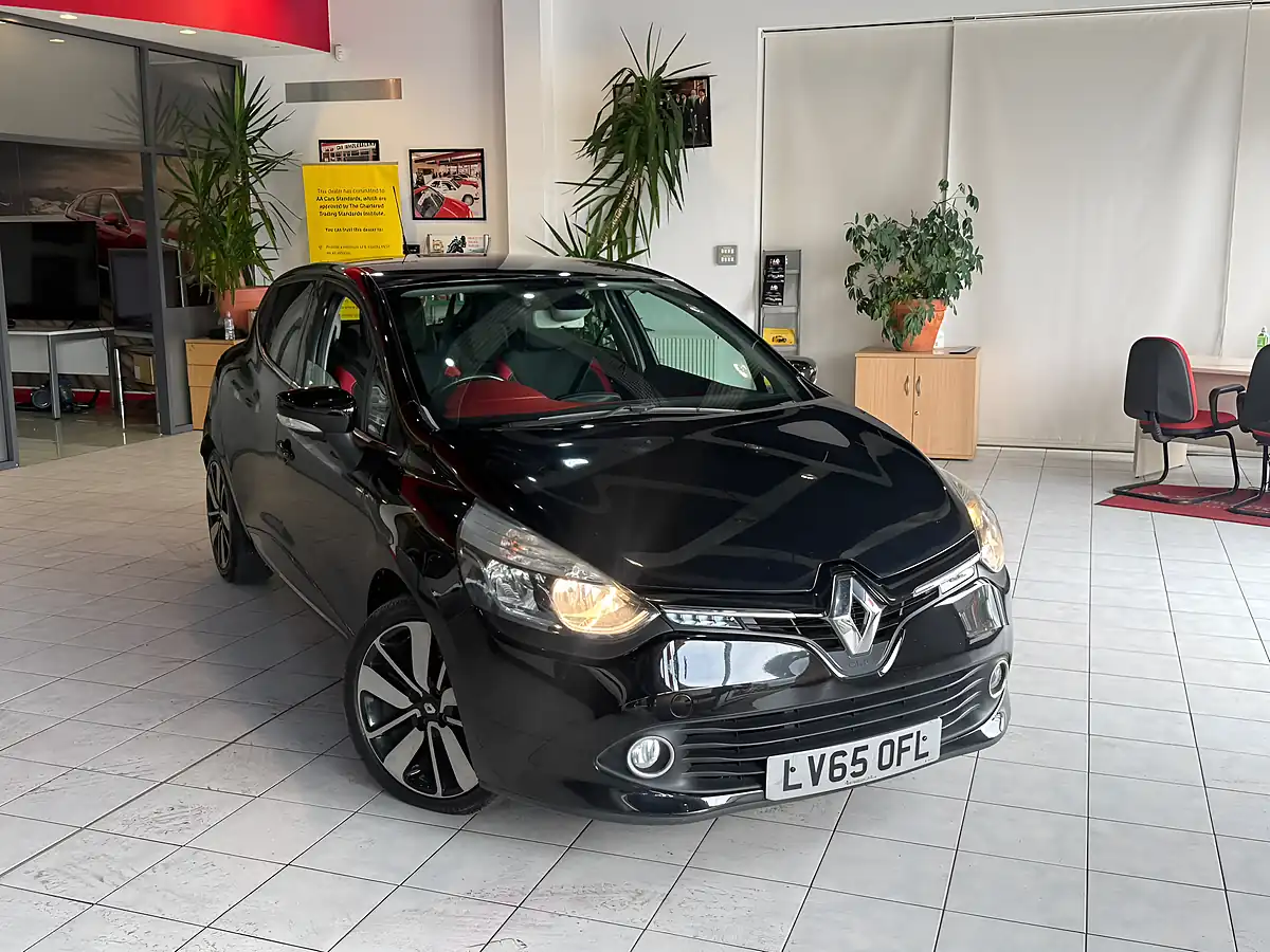 Used 2015 Renault Clio Dynamique S Nav Black - Front View