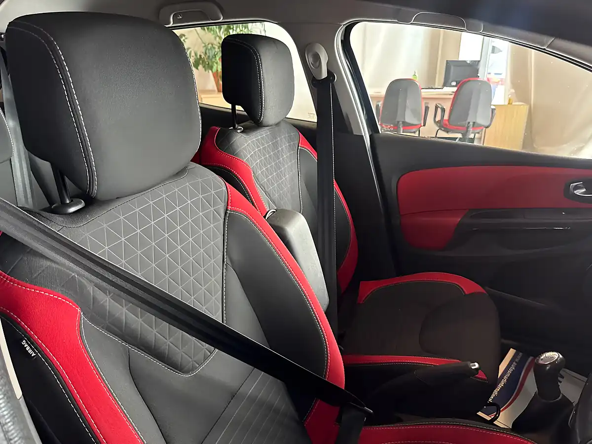 Used 2015 Renault Clio Dynamique S Nav Black - Interior and Exterior details 13