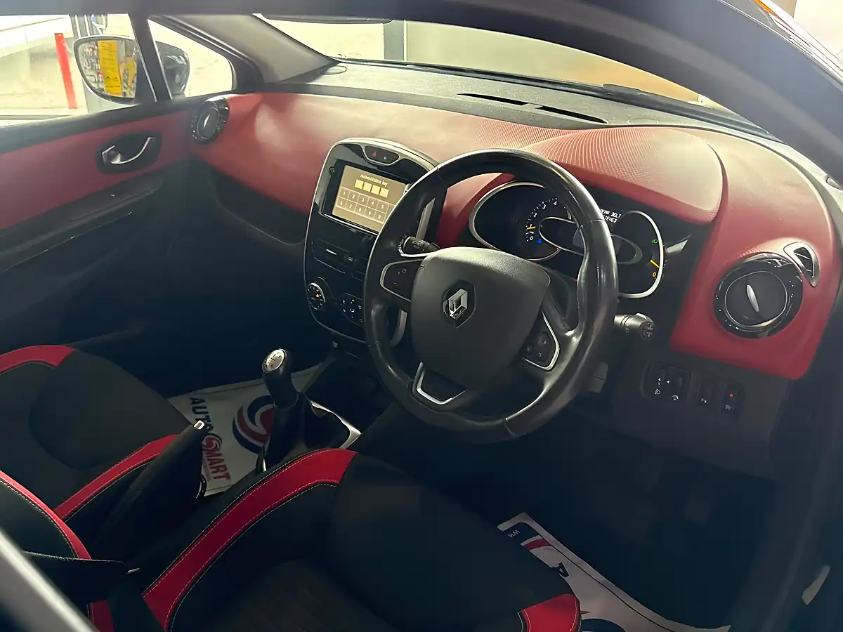 Used 2015 Renault Clio Dynamique S Nav Black - Interior and Exterior details 14
