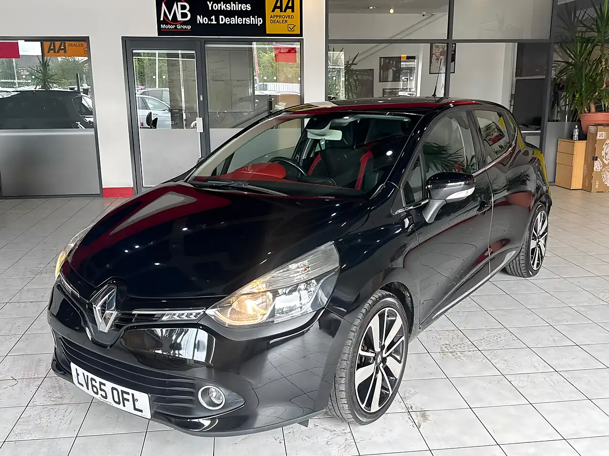 Used 2015 Renault Clio Dynamique S Nav Black - Interior and Exterior details 4