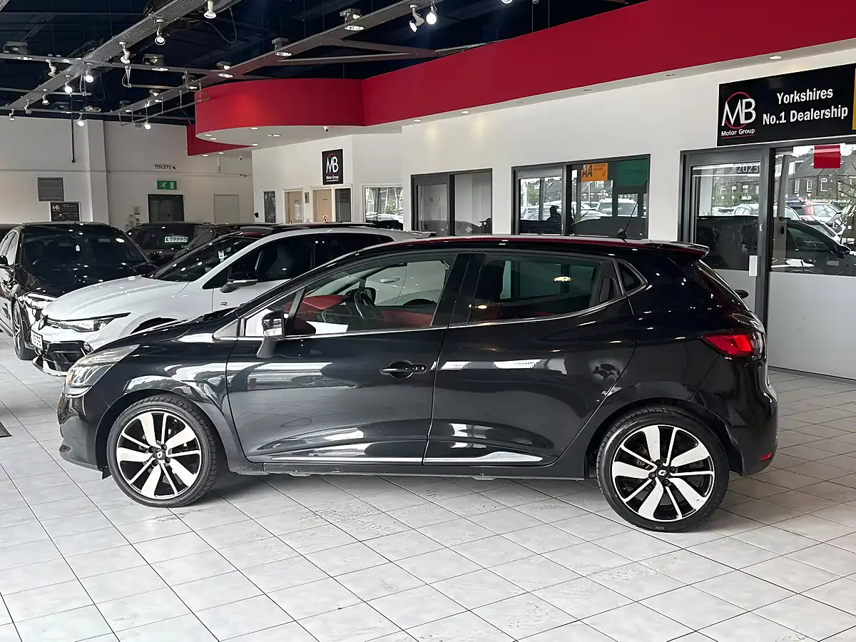 Used 2015 Renault Clio Dynamique S Nav Black - Interior and Exterior details 5