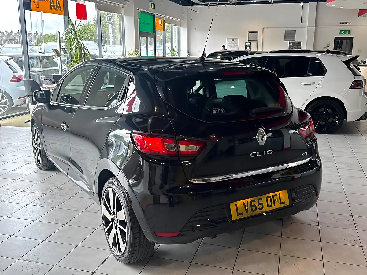 Used 2015 Renault Clio Dynamique S Nav Black - Interior and Exterior details 6