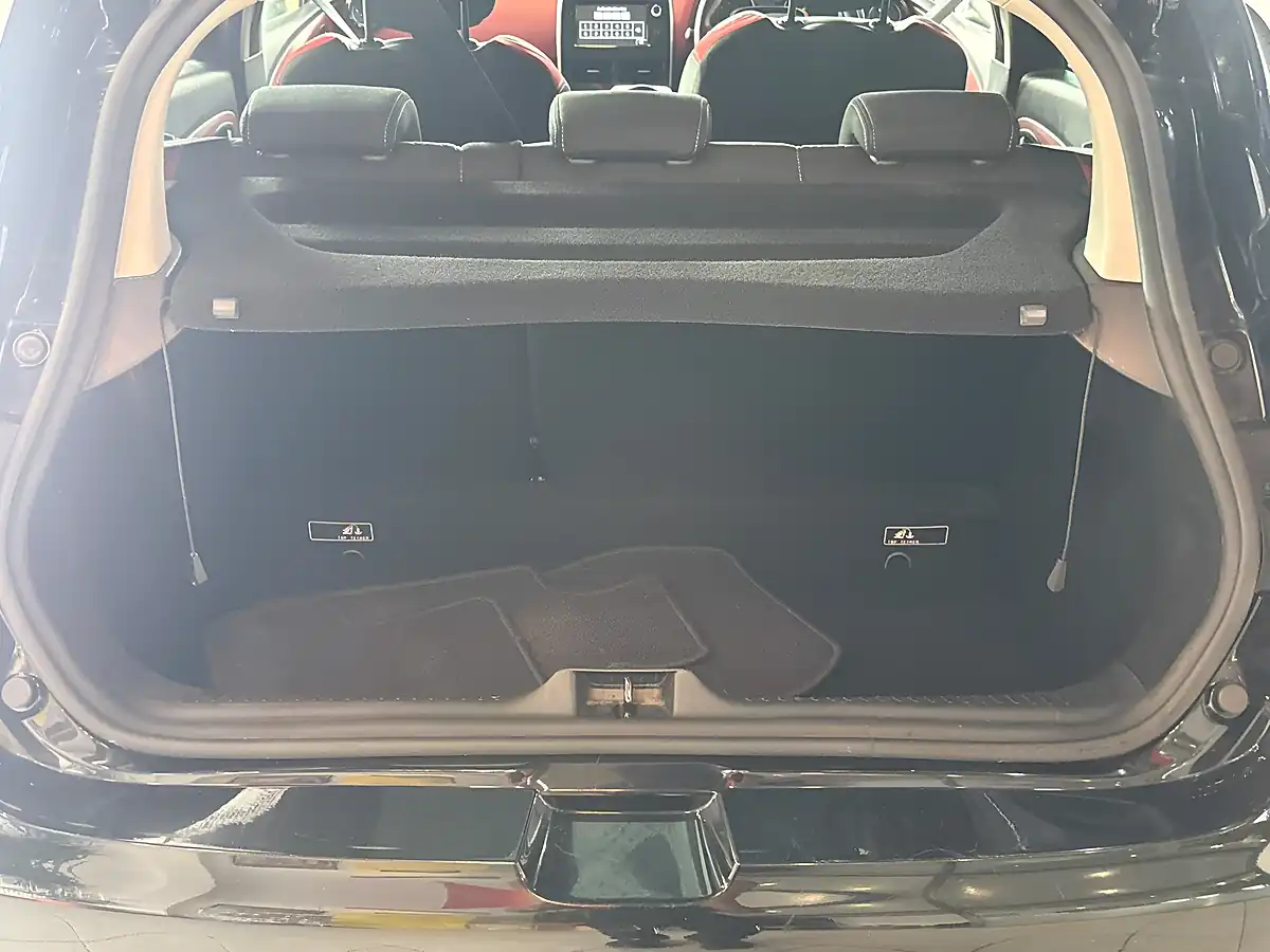 Used 2015 Renault Clio Dynamique S Nav Black - Interior and Exterior details 8