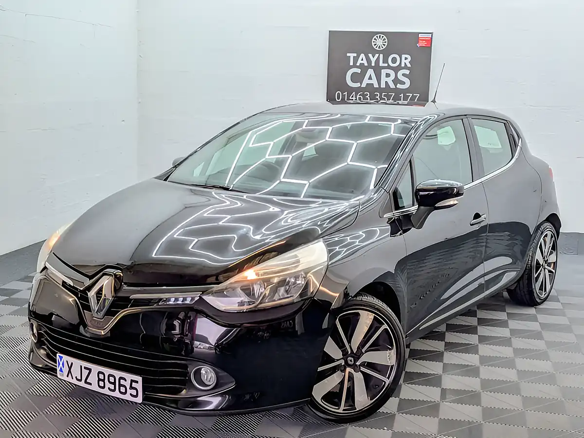 Used 2015 Renault Clio Dynamique S Nav Black - Front View