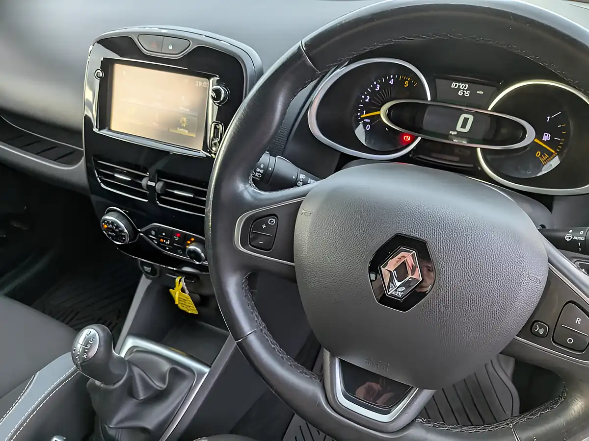 Used 2015 Renault Clio Dynamique S Nav Black - Interior and Exterior details 12