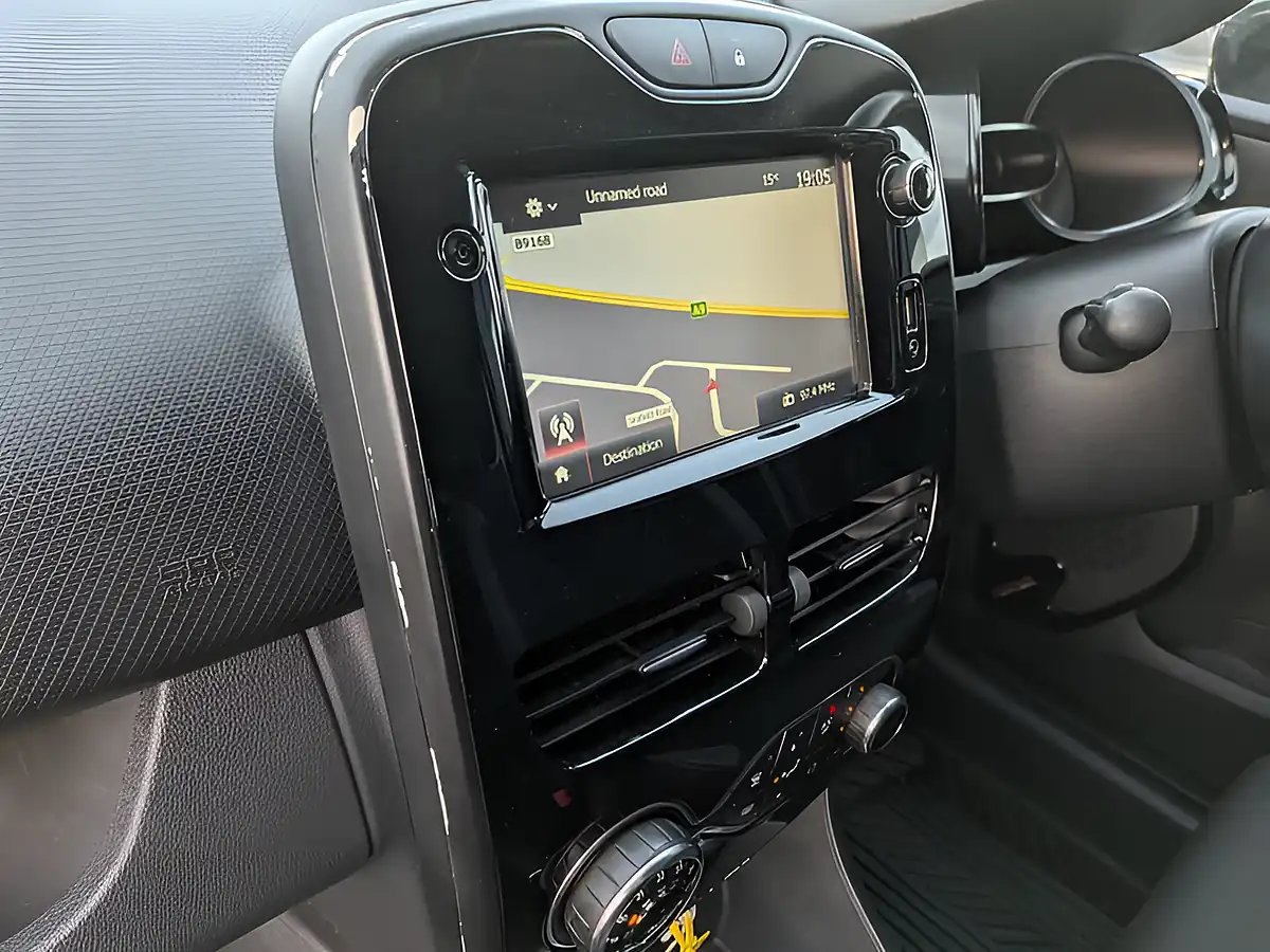 Used 2015 Renault Clio Dynamique S Nav Black - Interior and Exterior details 16