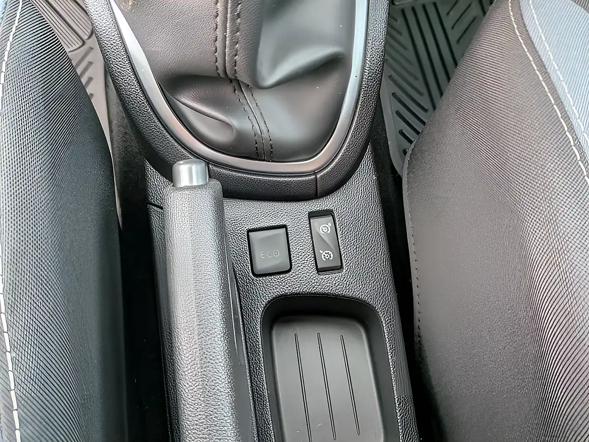 Used 2015 Renault Clio Dynamique S Nav Black - Interior and Exterior details 17