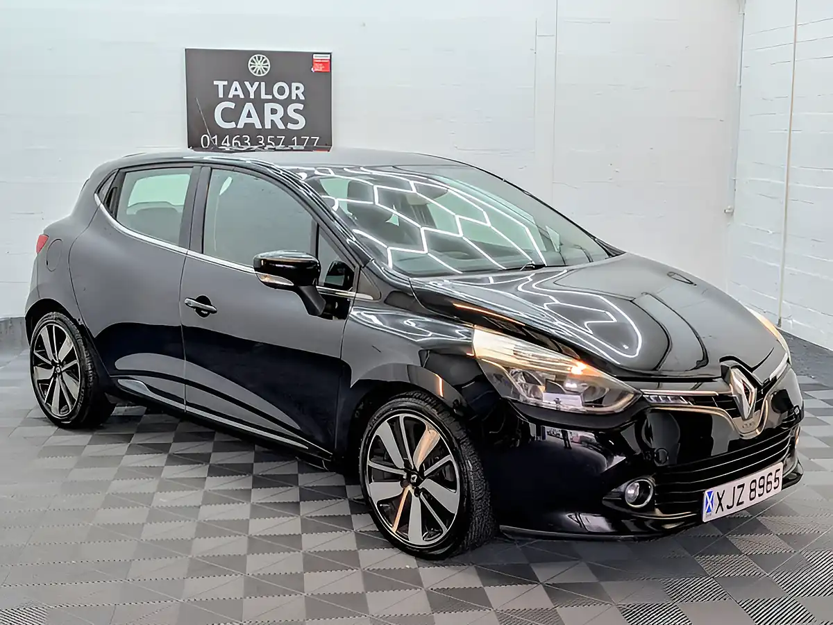 Used 2015 Renault Clio Dynamique S Nav Black - Interior and Exterior details 4