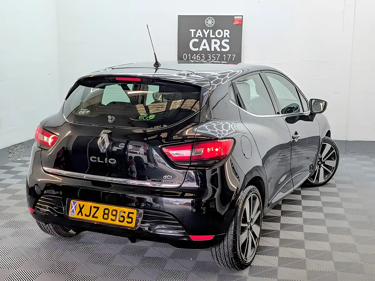 Used 2015 Renault Clio Dynamique S Nav Black - Interior and Exterior details 5