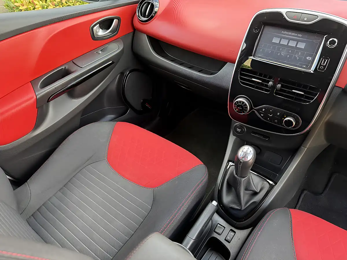 Used 2015 Renault Clio Dynamique S Nav Black - Interior and Exterior details 11